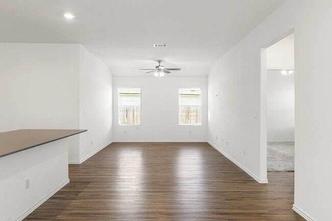 Building Photo - First Month's Rent FREE!