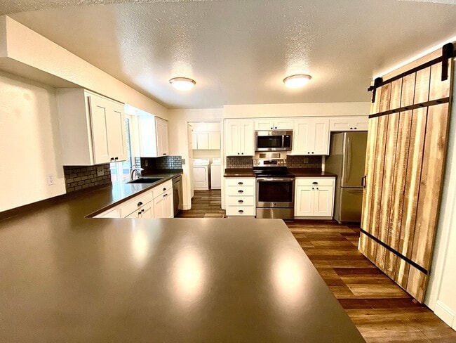 Building Photo - Lovely Highlands Home w/a View Available 7...