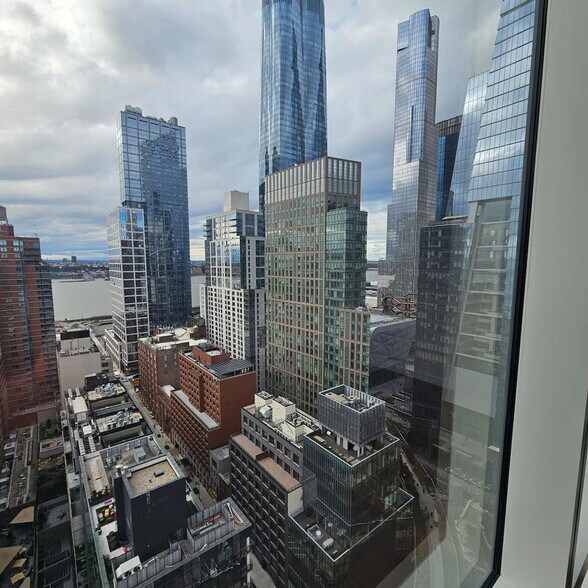 Building Photo - 508-507 W 28th St