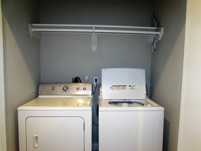 Building Photo - 3249 Dixie Dr