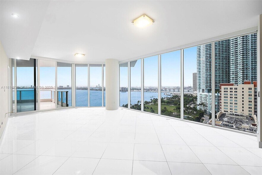Building Photo - 2020 N Bayshore Dr