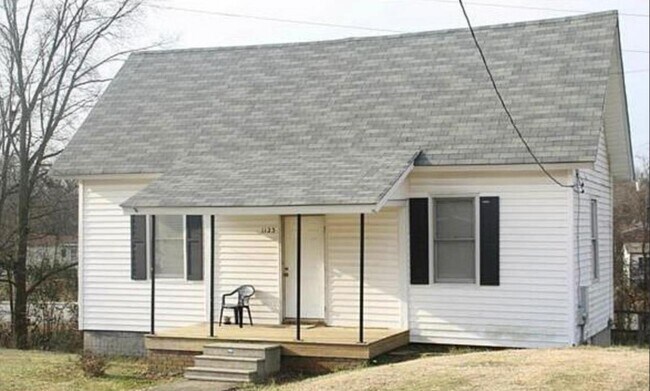 Primary Photo - 1123 W 5th Ave