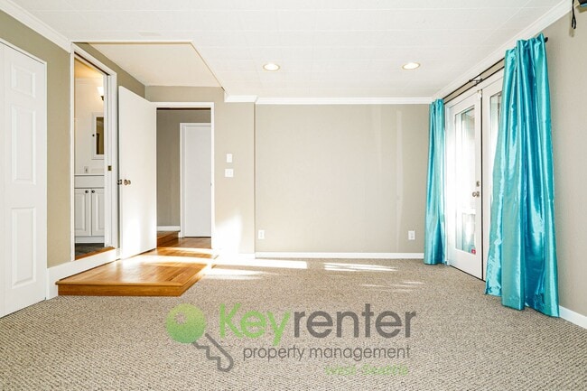 Building Photo - Comfort and Charm in This Bright 2-Bedroom...