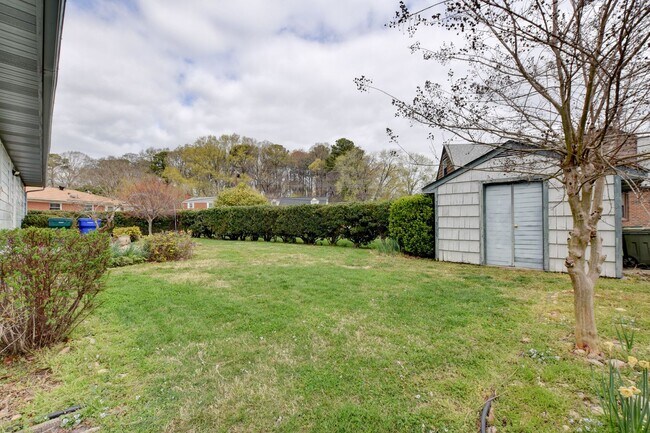 Building Photo - 609 Birch Dr