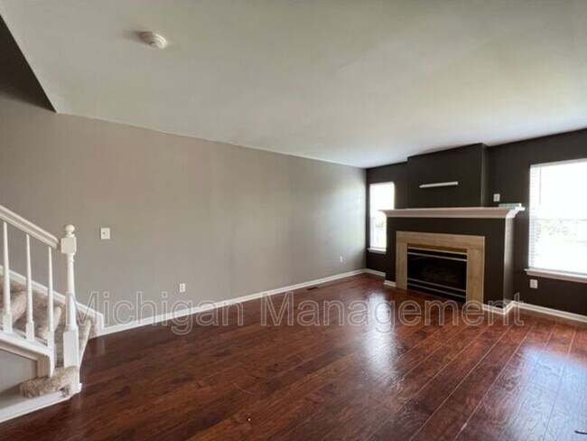 Building Photo - 4174 Hunters Cir E