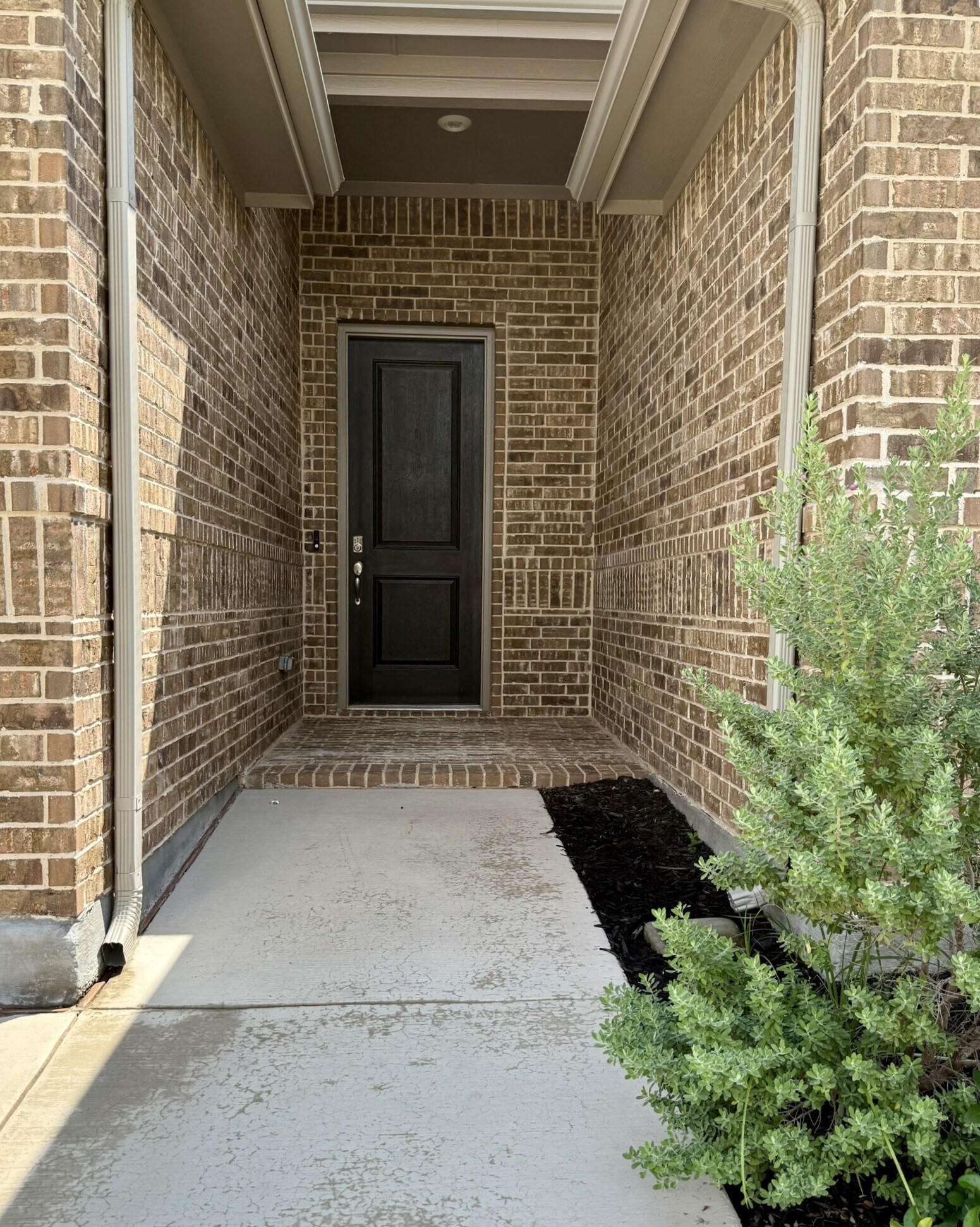 Covered front entry - 11516 Lavonia Rd