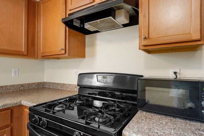 Building Photo - For Rent | 3 Bed / 2 Bath | 1-Car Garage |...