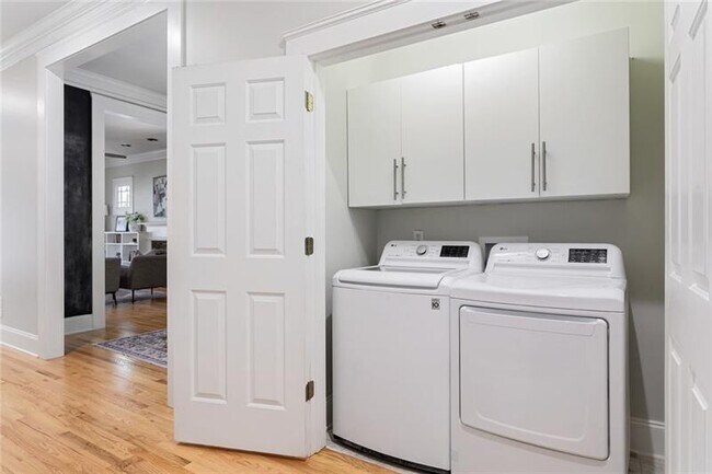 Building Photo - 428 S Howard St SE