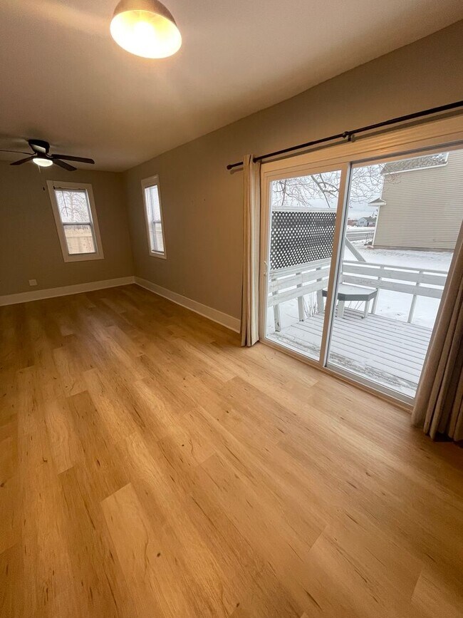 Building Photo - AVAILABLE AUGUST! - 2 Bed, 1 Bath Home In Superior!