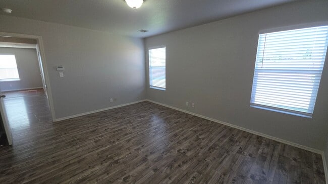 Building Photo - Clean 3 bed 2 bath  - Owasso schools