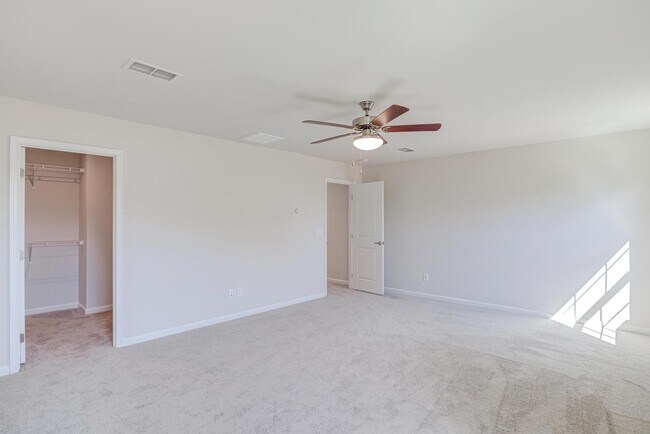 Building Photo - 5 Bedroom Home in Youngsville, right off o...