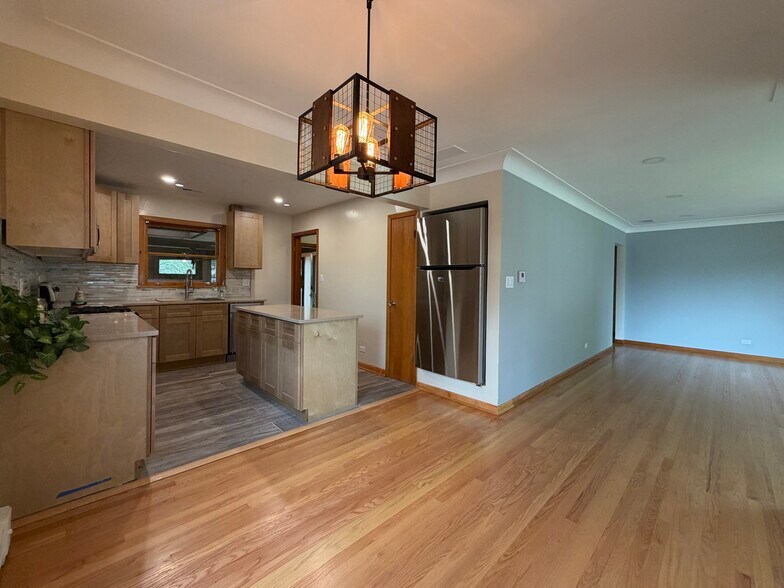 Building Photo - 533 Ridge Ave