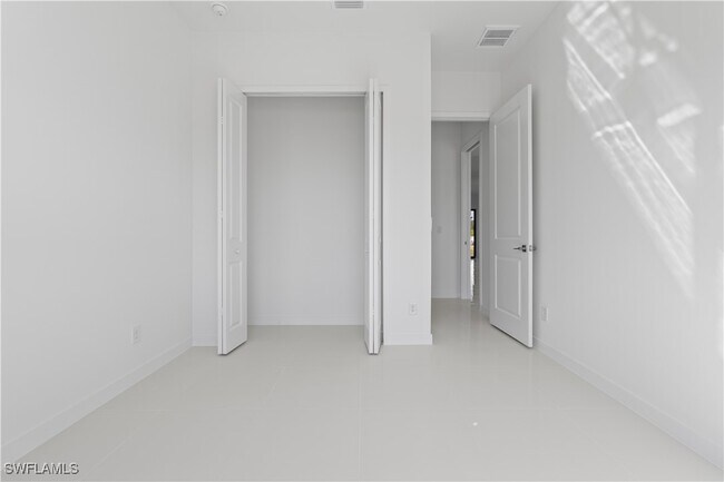 Building Photo - 3808 10th St SW