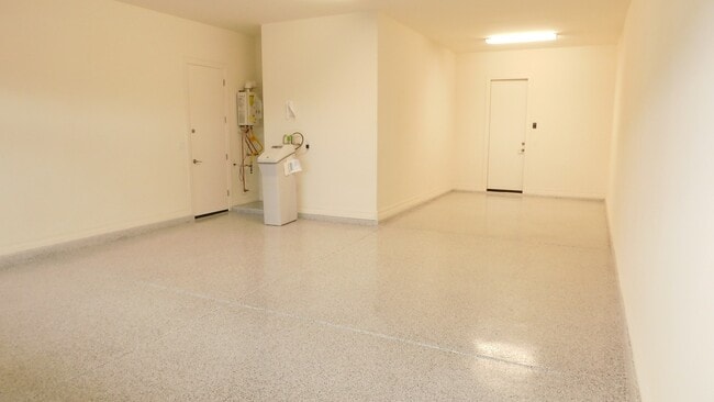 Building Photo - Beautiful home with generation suite in gated community