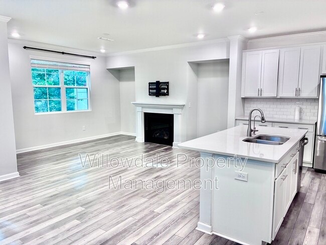 Building Photo - 203 Gremar Dr.