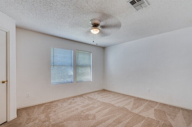 Building Photo - 5224 Royal Burgess Dr