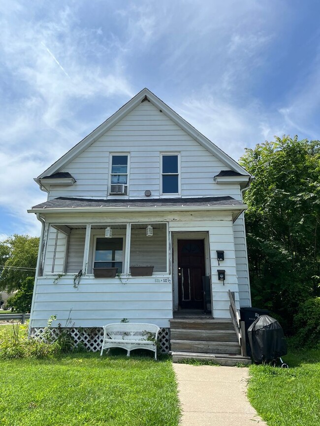 Building Photo - 532 39th St