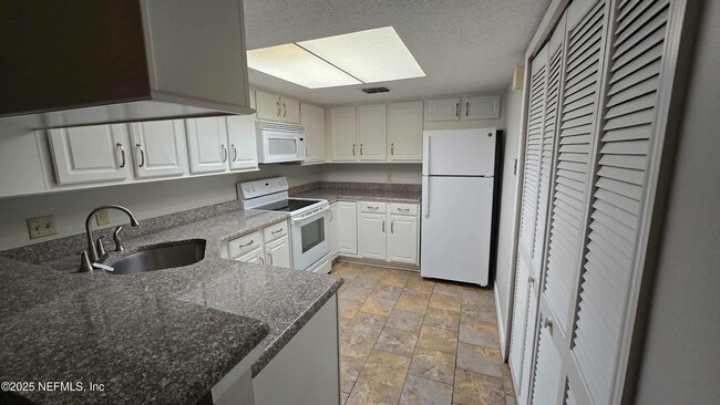 Building Photo - 2302 Challenger Ct W