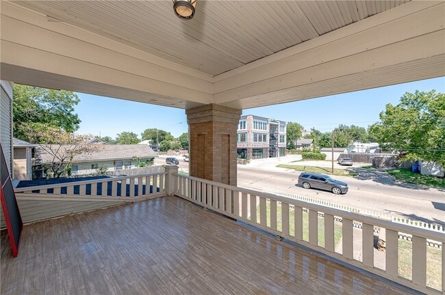 Building Photo - 206 S Sims Ave