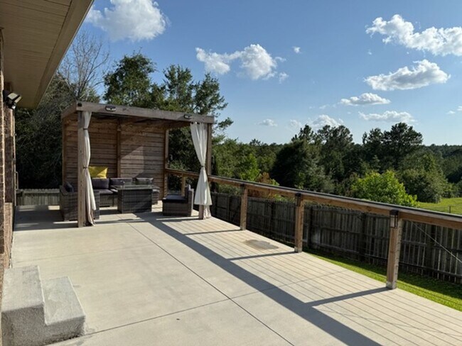 Building Photo - 4 Bedroom All Brick Home in Willow Creek Plantation!