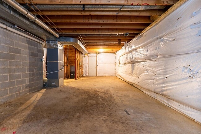 Building Photo - 2942 S Haven Dr