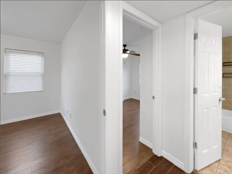 Building Photo - 930 School St