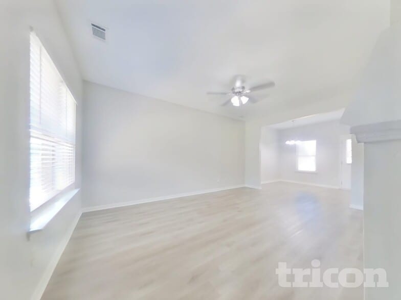 Building Photo - 17 Carriage Hls Dr SE