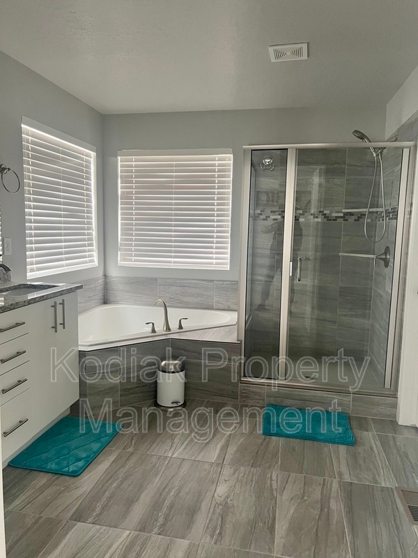 Building Photo - 3733 N Valley Vista Way