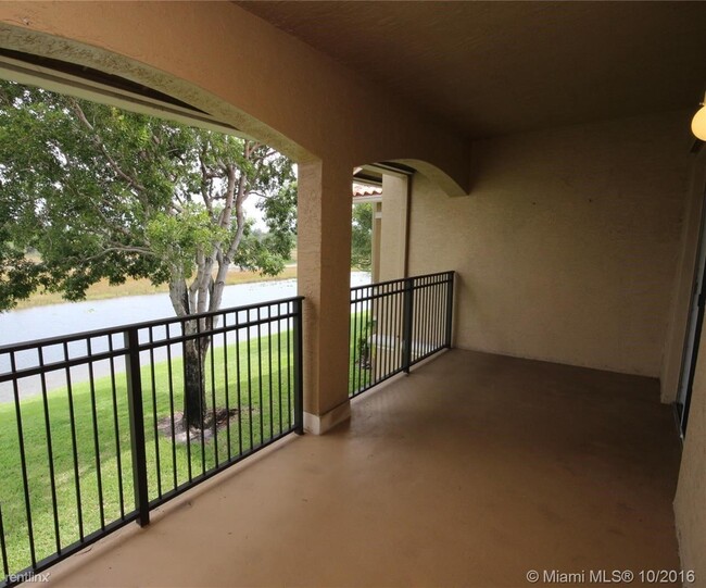 Building Photo - 2 br, 2 bath Condo - 11600 SW 2nd St # 18210