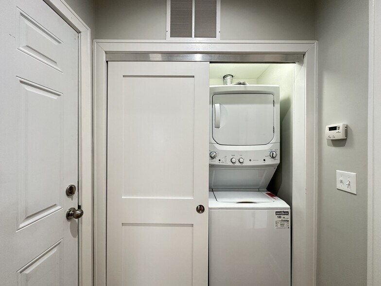 Building Photo - 234 S Maple Ave