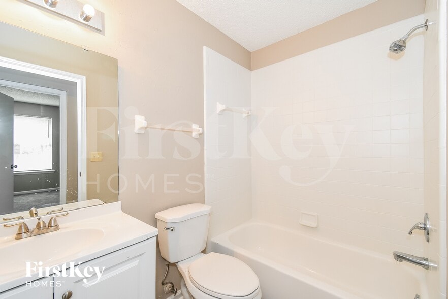 Building Photo - 10885 Copper Hill Dr