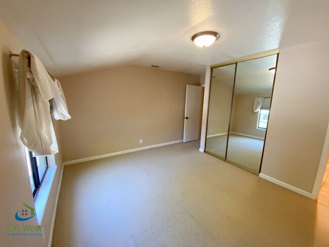 Building Photo - $5995 - Spacious 4 Bed/2 Bath Los Gatos Ho...