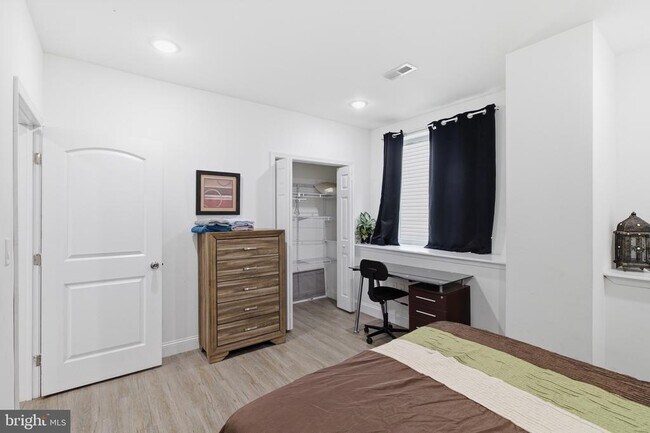 Building Photo - 925 N Broad St