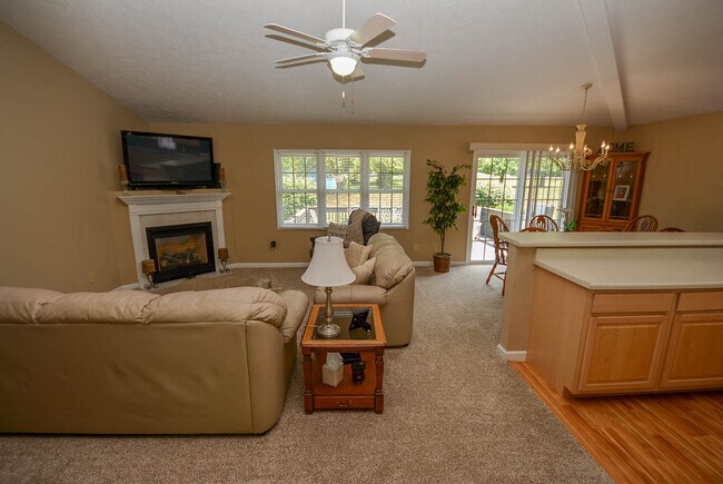 Building Photo - 808 S Silverwood Rd