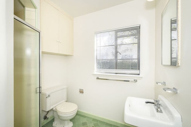 Building Photo - Stately Two Story Home w/ Serene Backyard in Crescent Park