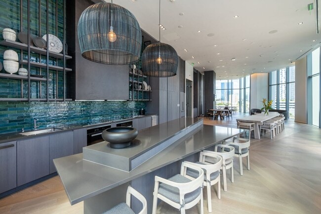 Building Photo - New Koula STUDIO