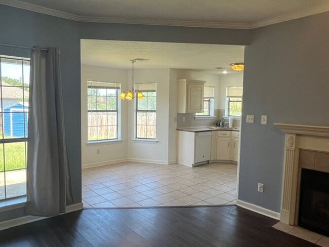 Building Photo - 102 Rosebud Cir