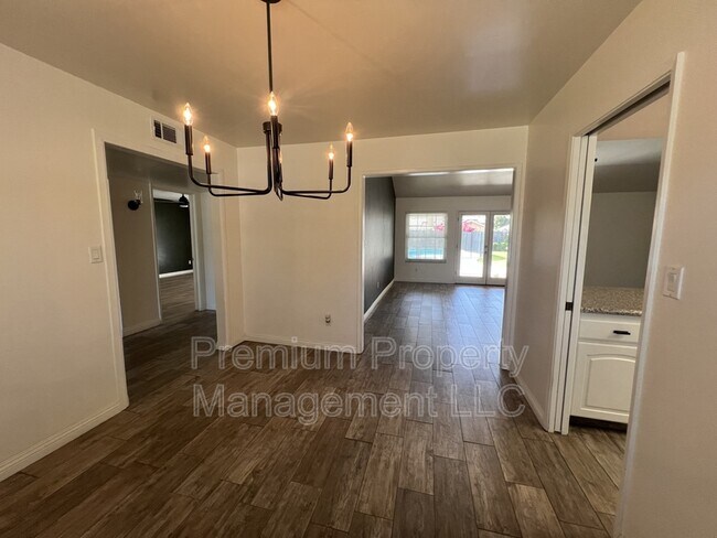 Building Photo - 517 Brightwood St
