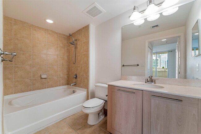 Building Photo - 511 SE 5 Ave