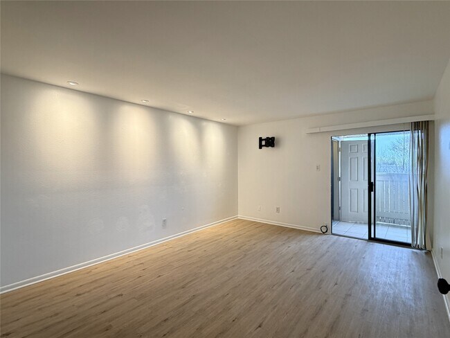 Building Photo - 8523 Hearth Dr