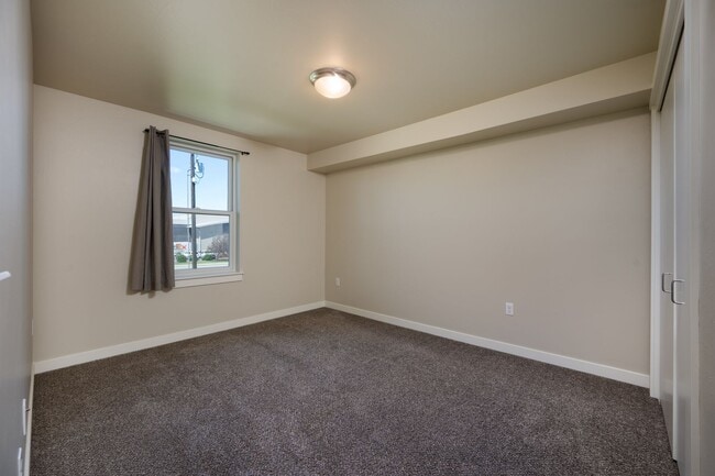 Building Photo - 210 S. Cottonwood, Unit 208