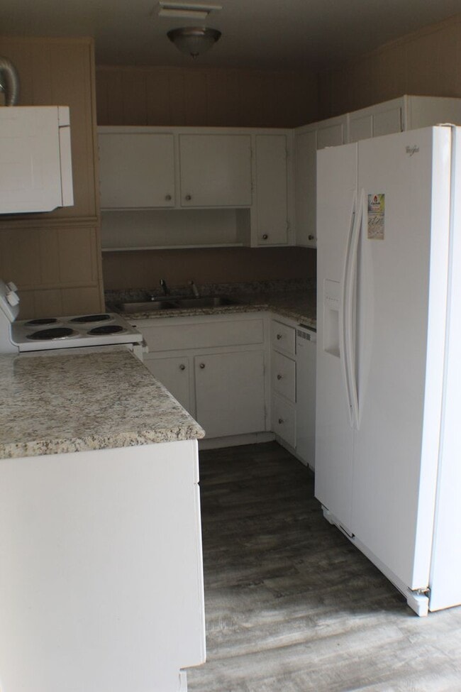 Building Photo - 3 bed house for rent