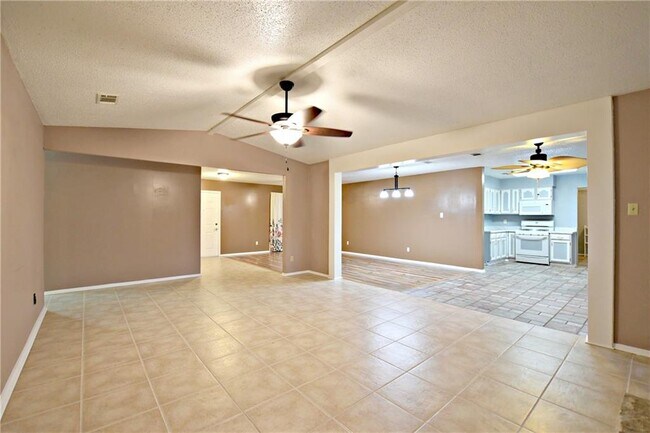 Building Photo - 11028 Hard Rock Rd