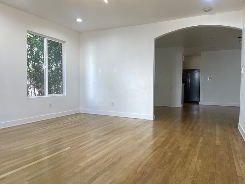 Building Photo - 479 Nassau Ave