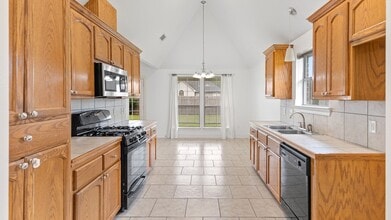 Building Photo - 3 bedroom House in Dutchtown