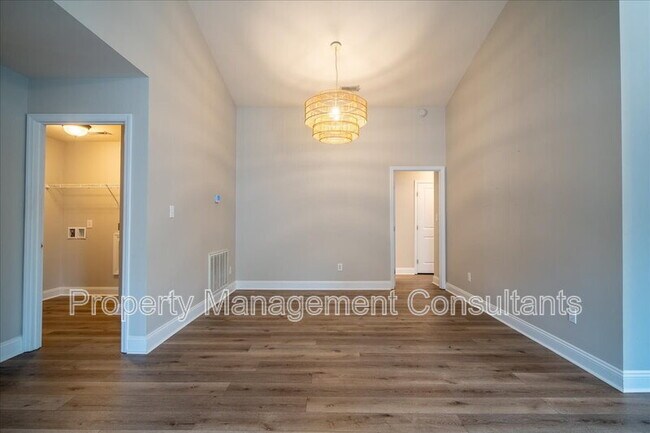 Building Photo - 108 Oak Shade Dr