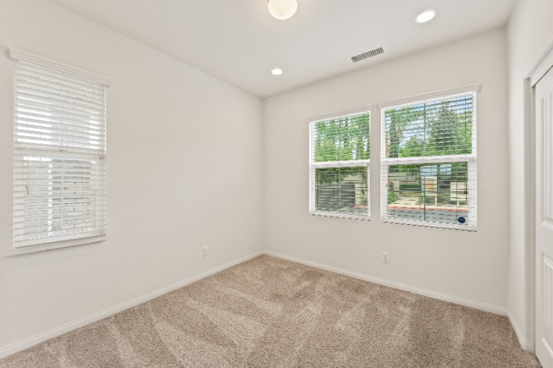 Building Photo - 950 N Ellie St