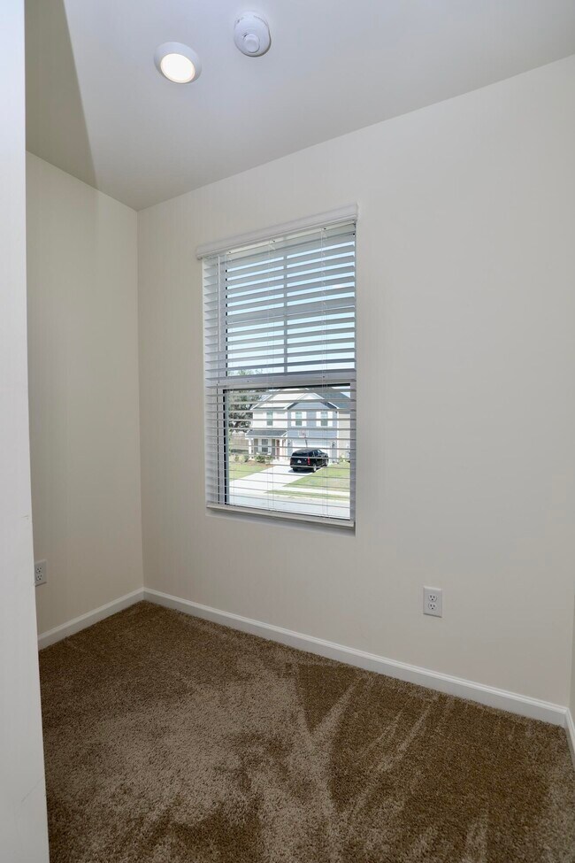 Building Photo - 1718 Canopy Dr