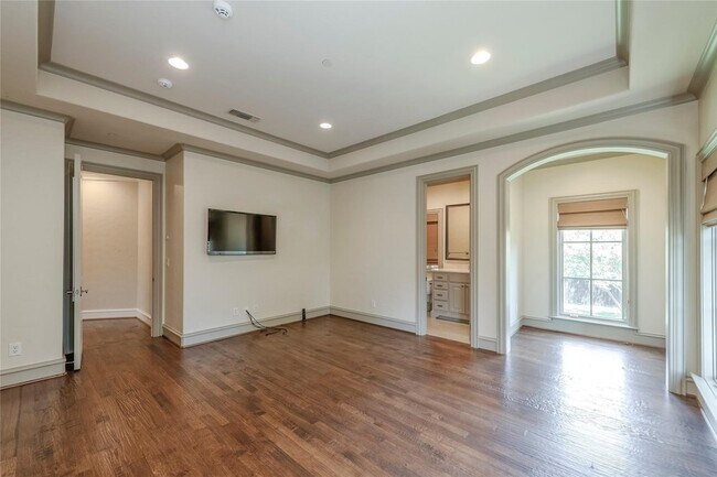 Building Photo - 4311 Brookview Dr
