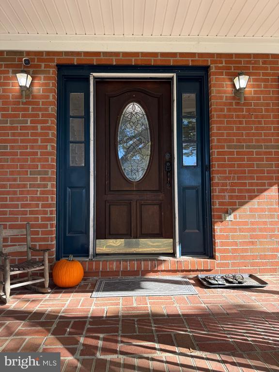 Building Photo - 8 English Oak Cir